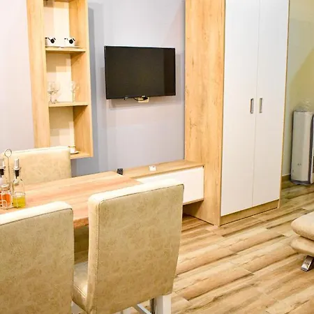 Delmar Golem (Tirana)