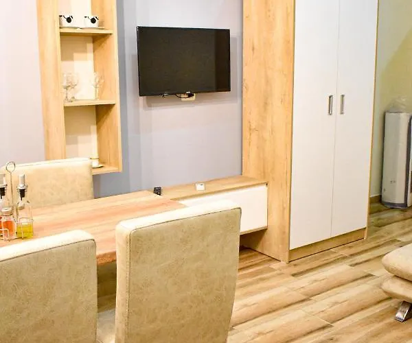 Delmar Golem (Tirana)