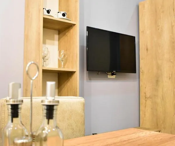 Delmar * Golem (Tirana)