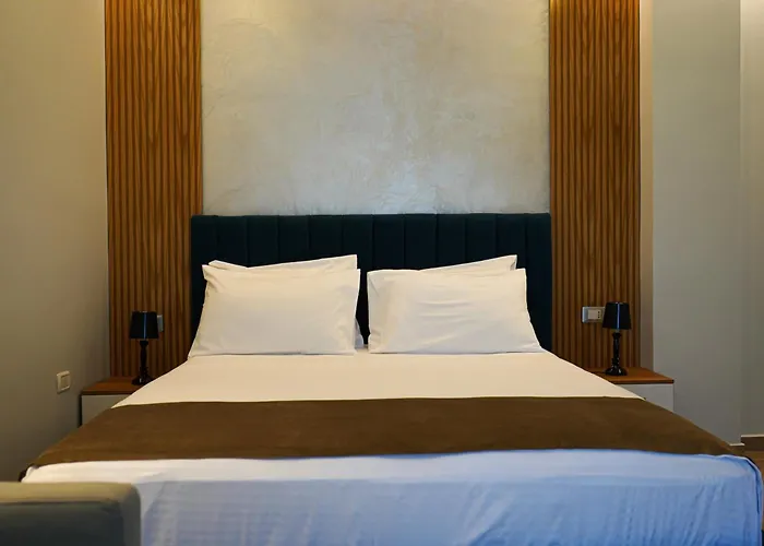 Delmar * Golem (Tirana)